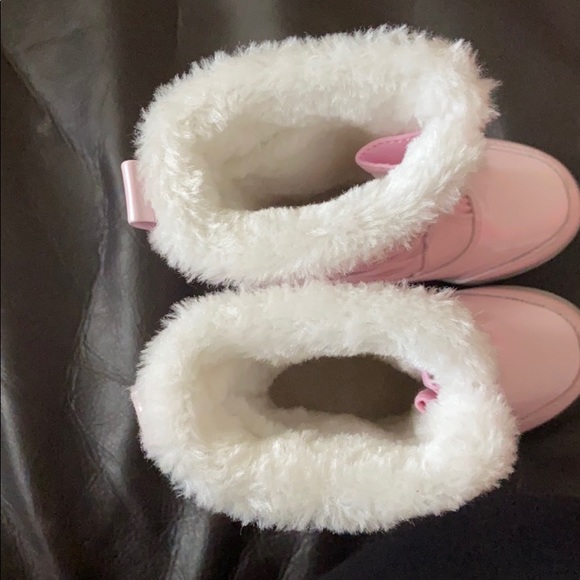 Khombu Kids Gently Worn Boots - Picture 2 of 4